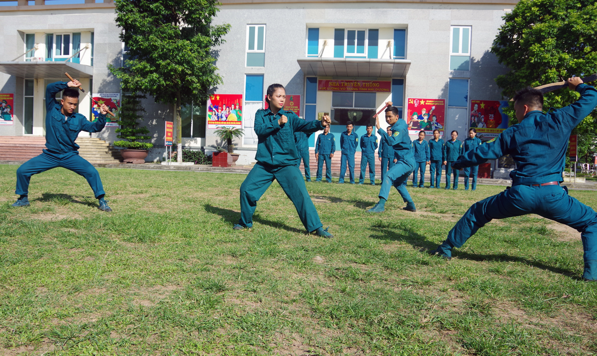 Nữ dân quân mạnh mẽ, đa tài